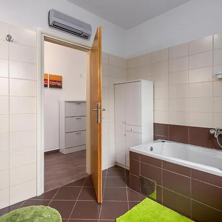 Holiday home 4 Bedroom Cozy In *