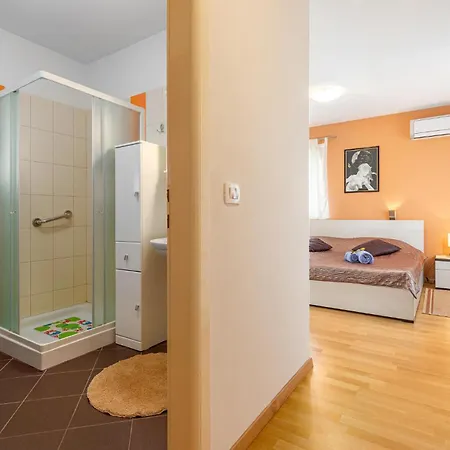 4 Bedroom Cozy In Holiday home