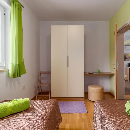 4 Bedroom Cozy In Holiday home
