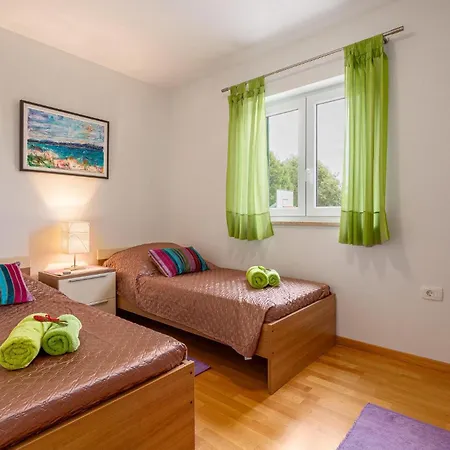 4 Bedroom Cozy In * Kunj