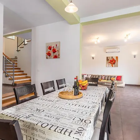 Holiday home 4 Bedroom Cozy In